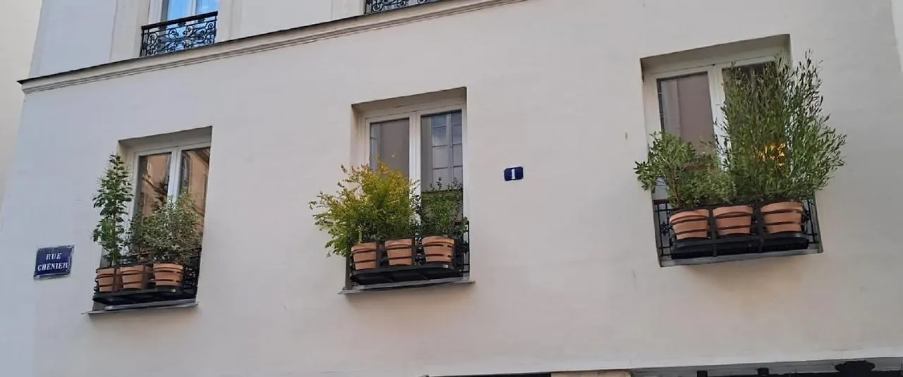 Lucien Hotel 2*